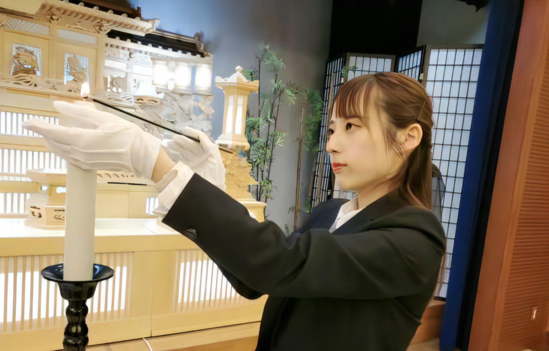 式場でお花を整えるスタッフ