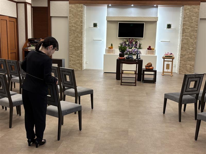 後飾り設置の様子