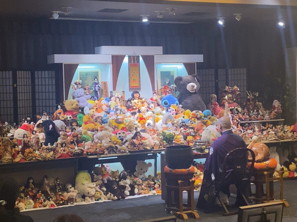 【開催報告】ぬいぐるみ・人形供養祭 in ファミリーホールまつさか