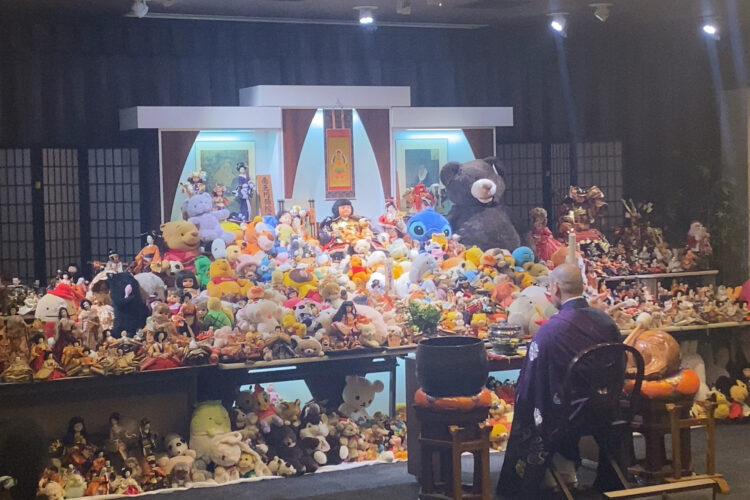 【開催報告】ぬいぐるみ・人形供養祭 in ファミリーホールまつさか